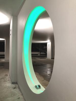 Lyss 1.0, 9W, version spéciale avec couleur LED verte, transparent 10°x180°, gris. Insel Hotel, Heilbronn, Allemagne. Light planning by VIA MODULAR
