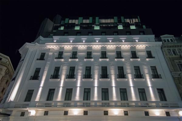 Geko 6.1, 2700K, 20W, 10°, bianco. Hilton Garden Inn, Bucarest, Romania. Light planning by LuceDomotica
