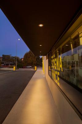 Smoothy 2.4, 3000K, 7W, 13°x52°. Farmacia S. Andrea, Vicenza, Italy. Project by arch. Paolo Omodei Salé, photo by Tommy Ilai