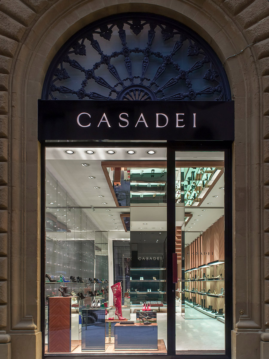 Освещение Фирменные магазины Casadei