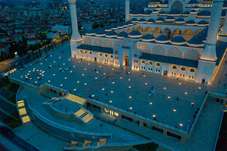 Освещение Grand Çamlıca Mosque