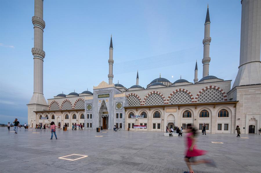 Освещение Grand Çamlıca Mosque