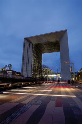 Rio 2, 2800K, 19W/m, version avec longueurs spéciales. Jardins de l'Arche, Paris. Project by AWP, Light planning by 8’18’’