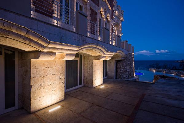 River 1.1, 3000K, 20W. Castello Tafuri Charming Suites, Portopalo di Capo Passero, Siracusa. Project by arch. Fernanda Cantone, light planning by Light Style