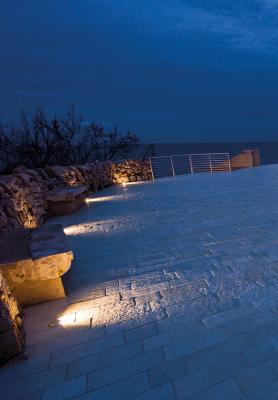 Rondò 2.1, 3000K, 2W, radiale Optik, Edelstahl. Castello Tafuri Charming Suites, Portopalo di Capo Passero, Siracusa, Italien. Project by arch. Fernanda Cantone, light planning by Light Style