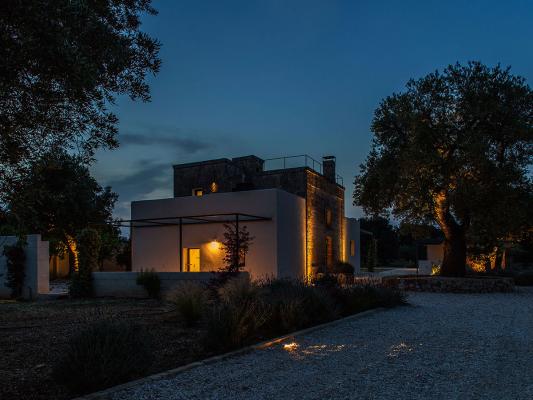 Geko 5.0, 3000K, 10W, diffuse optics, white. Private residence, Brindisi, Italy. Project: arch. Angela Sabatelli, light planning: arch. Angela Sabatelli / FOR.EL, photo: Adriano Nicoletti