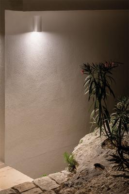 Intono 3.1, 3000K, 10W, optique asymétrique, blanc. Habitation privée, Foggia, Italie. Project by arch. Ciro Alfredo Matarante, photo by Alessio Tamborini