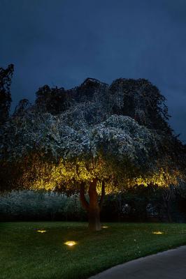 Stra 1.0, 3000K, 37W, 37°. Jardin d'une habitation privée, Cuneo, Italie. Light planning by Studio Luce Bi Esse