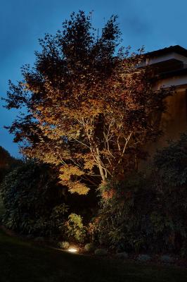 Stra 1.0, 3000K, 37W, 37°. Garten eines Privathauses, Cuneo, Italien. Light planning by Studio Luce Bi Esse
