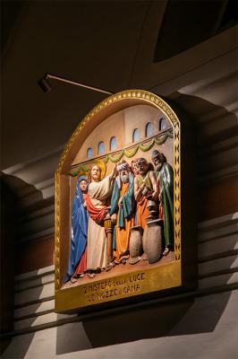 Krill 3.0, 3000K, 4,5W, 42°, bronze antique, tige rigide 300 mm. Église de la « Madonna delle Grazie », Fonzaso, Belluno, Italie. Mise en œuvre: Scopel Impianti, photo: Tommy Ilai