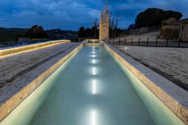 Trevi 1.0, 3000K, 10W, diffuse optics. The “Fontana del Canale”, Campobello di Licata, Agrigento, Sicily. Light planning by City Green Light, photo by Archifotografia