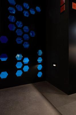 Naka 2.0, 3000K, 2W, asymétrique, noir / Stand L&L - Euroluce 2023, Milan, Italie. Project by Behubble, photo by Alessio Tamborini