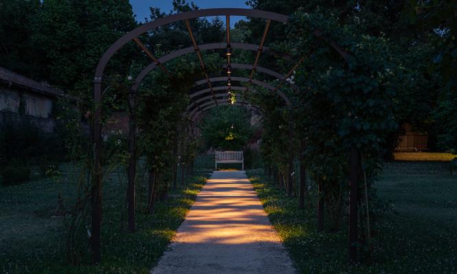 Ginko 3.0, 2200K, 15W, sharp 48°, shadow-effect filter, custom finish | Ginko 3.0, 2200K, 15W, sharp 48°, shadow-effect filter, custom finish