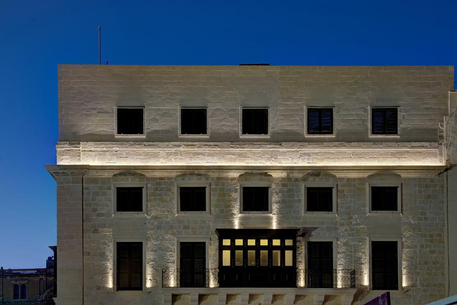 BOV Bank of Valletta Beleuchtung