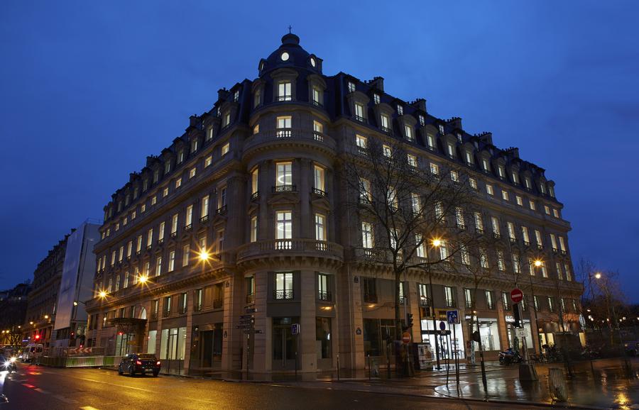 Lighting Facade on Rue du Louvre