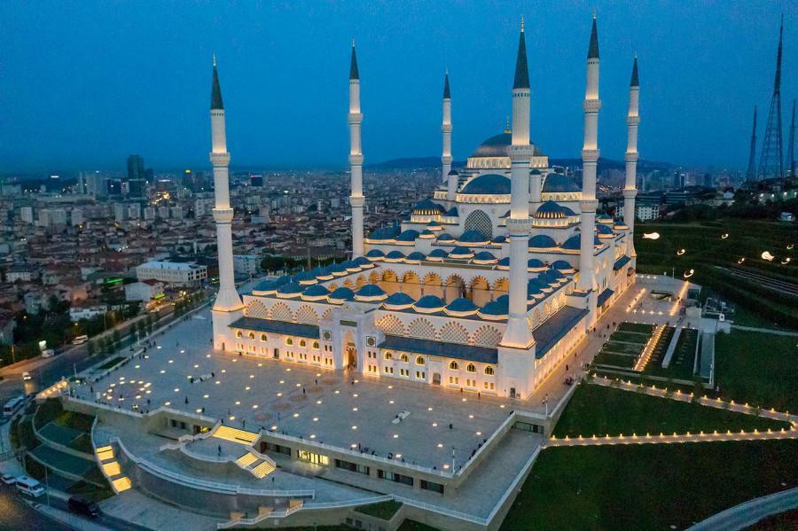 Illuminazione Grand Çamlıca Mosque