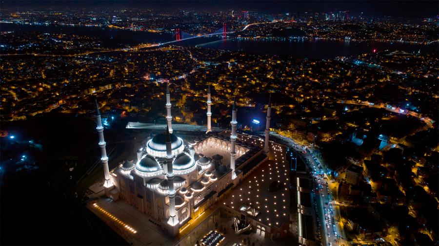 Освещение Grand Çamlıca Mosque