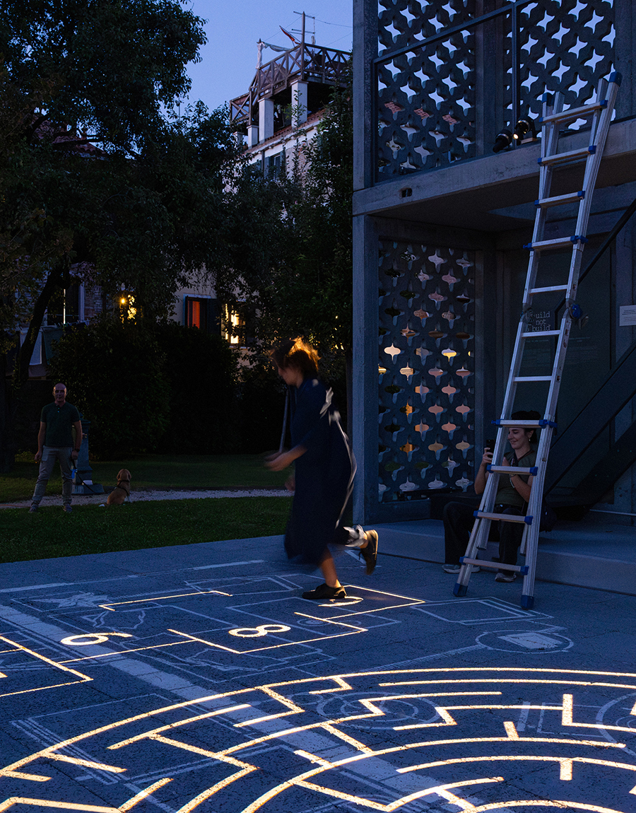 Éclairage Installation "Time Space Existence" - Giardini della Marinaressa