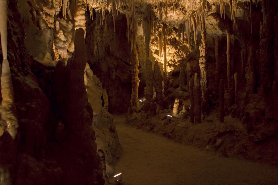 Iluminación Cueva de Otruševec