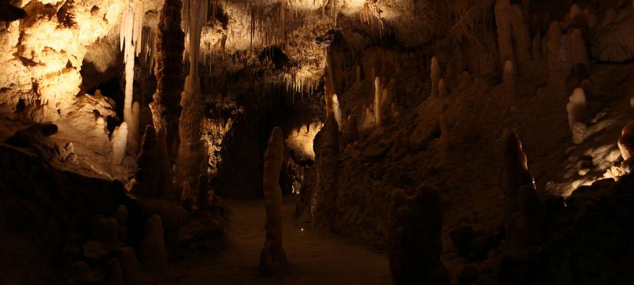 Iluminación Cueva de Otruševec