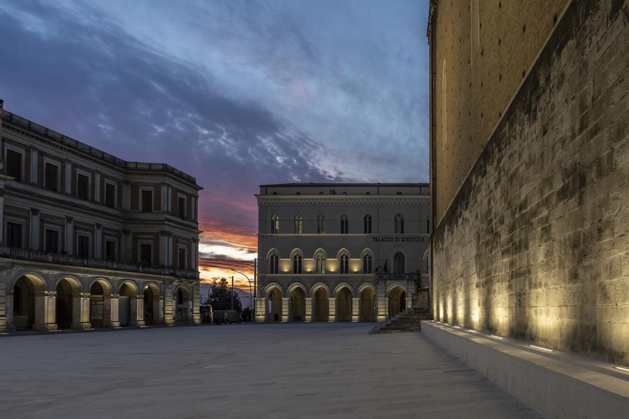 Iluminación Plaza San Giustino