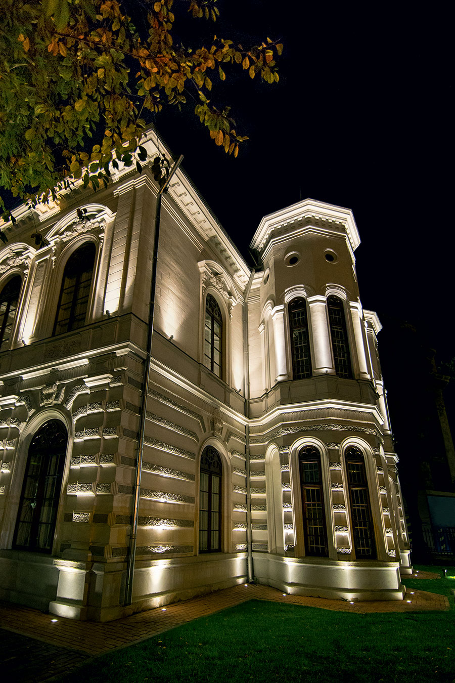 Iluminación The Bucharest Municipality Museum – Suţu Palace