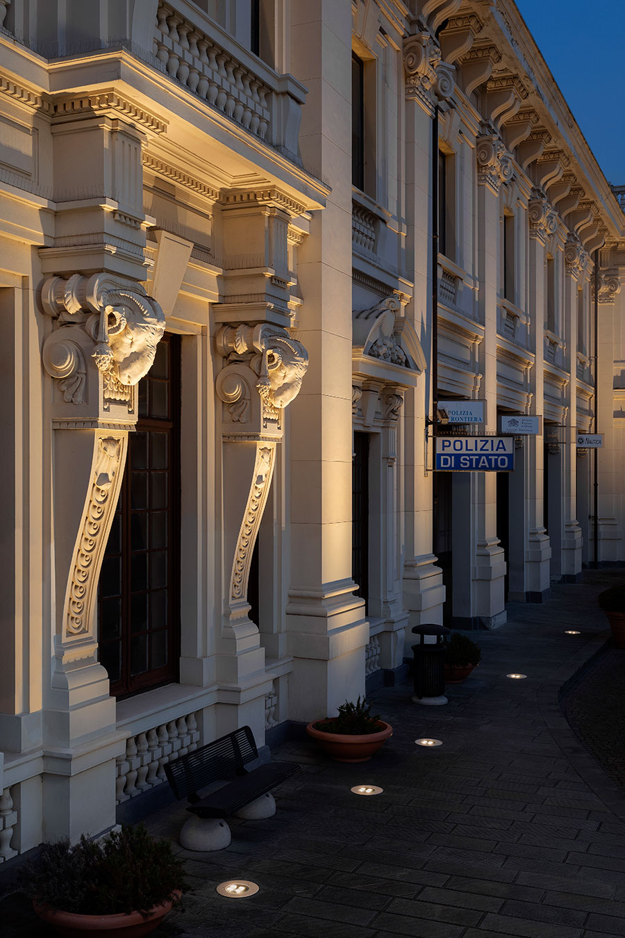 Iluminación Estación marítima de Génova