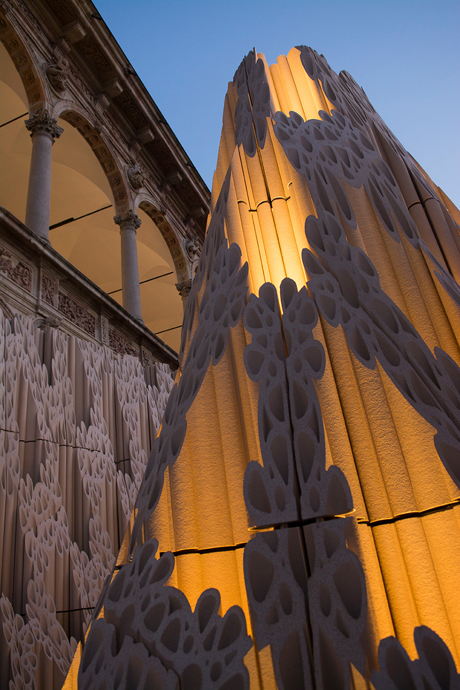 Illuminazione Wave/Cave by SHoP ARCHITECTS, INTERNI Material Immaterial, Fuorisalone 2017